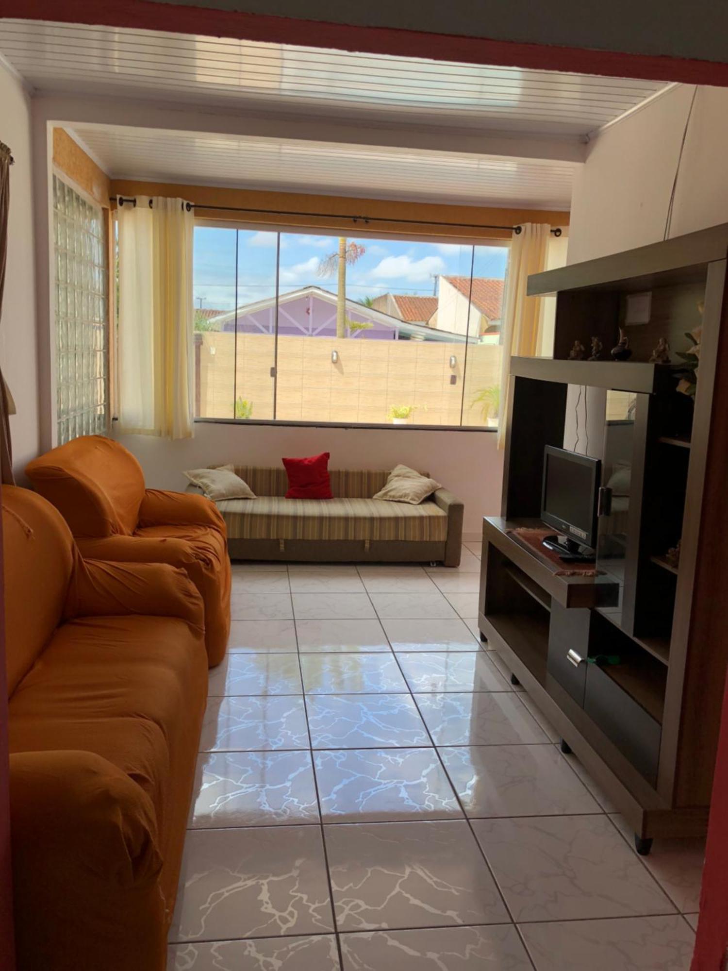 Casa Com Piscina Em *